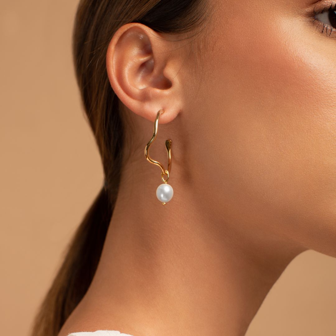 NOELE HOOPS GOLD PLATED AND PEARL