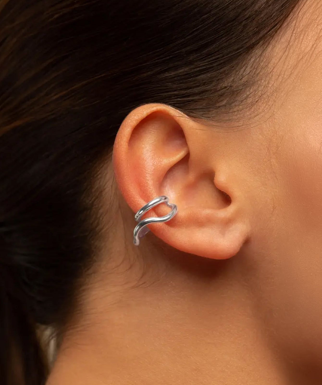 Naeva silver double ear cuff by PIERETTI styled with modern look, minimalist ear 