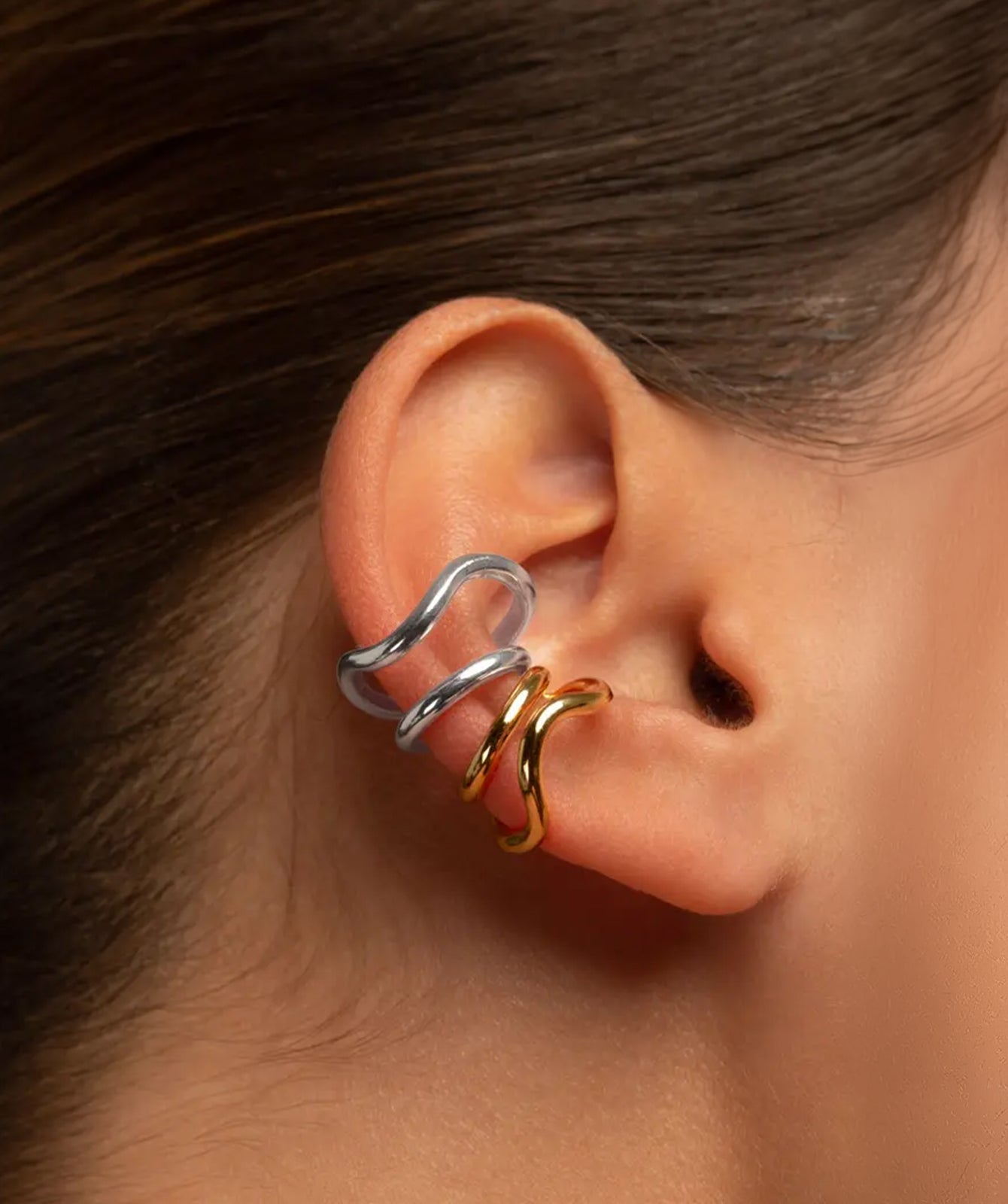 Naeva double ear cuff by PIERETTI in silver plating or gold plating, polished sculptural design detail